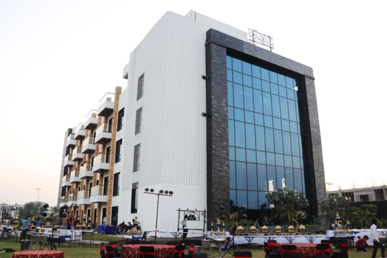 Skyline Resort & Convention Center Indore Exterior photo