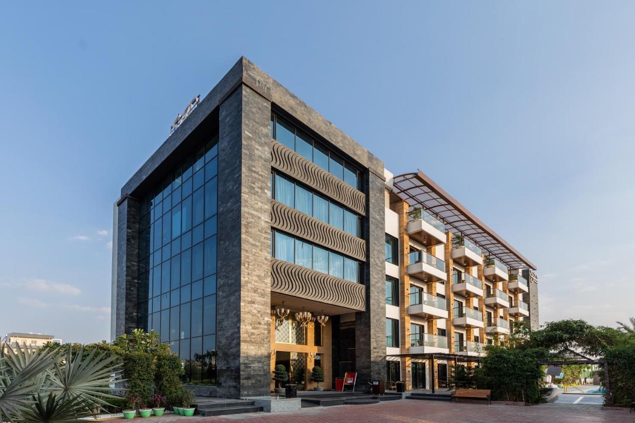 Skyline Resort & Convention Center Indore Exterior photo